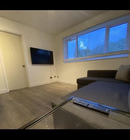 Modern 2 Bed Apartment & Free Parking Canterbury Eksteriør bilde