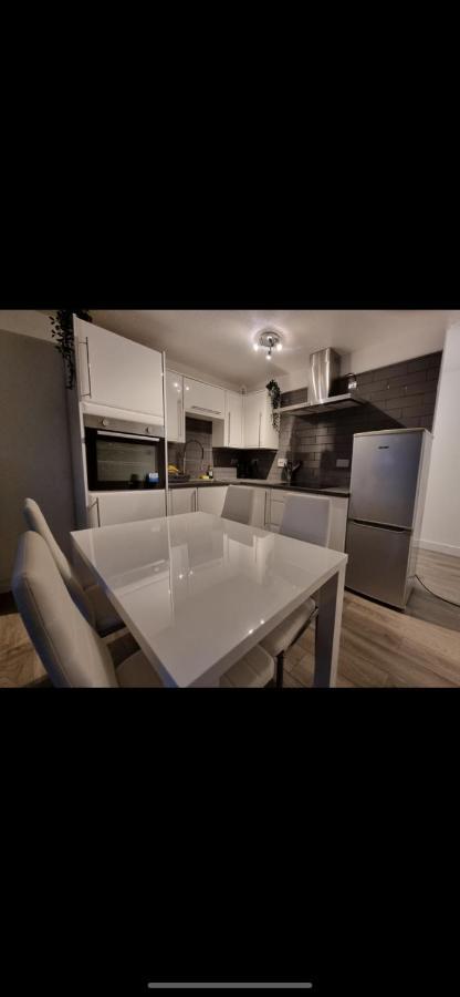 Modern 2 Bed Apartment & Free Parking Canterbury Eksteriør bilde