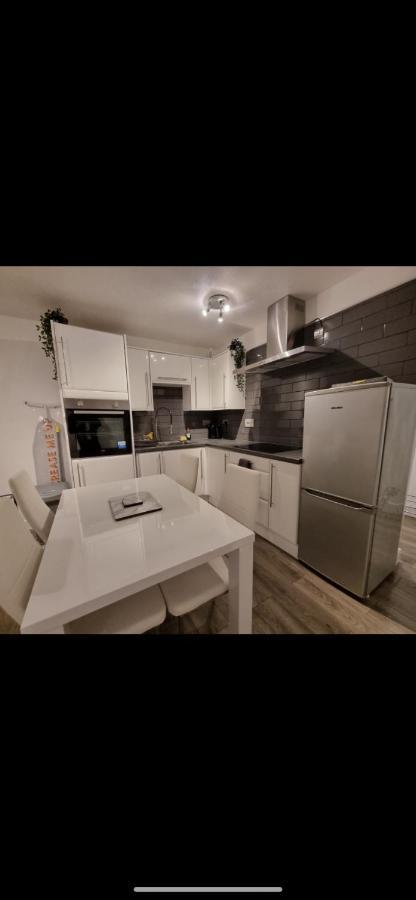 Modern 2 Bed Apartment & Free Parking Canterbury Eksteriør bilde